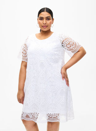 Kortärmad festklänning i spets, Bright White, Model image number 0