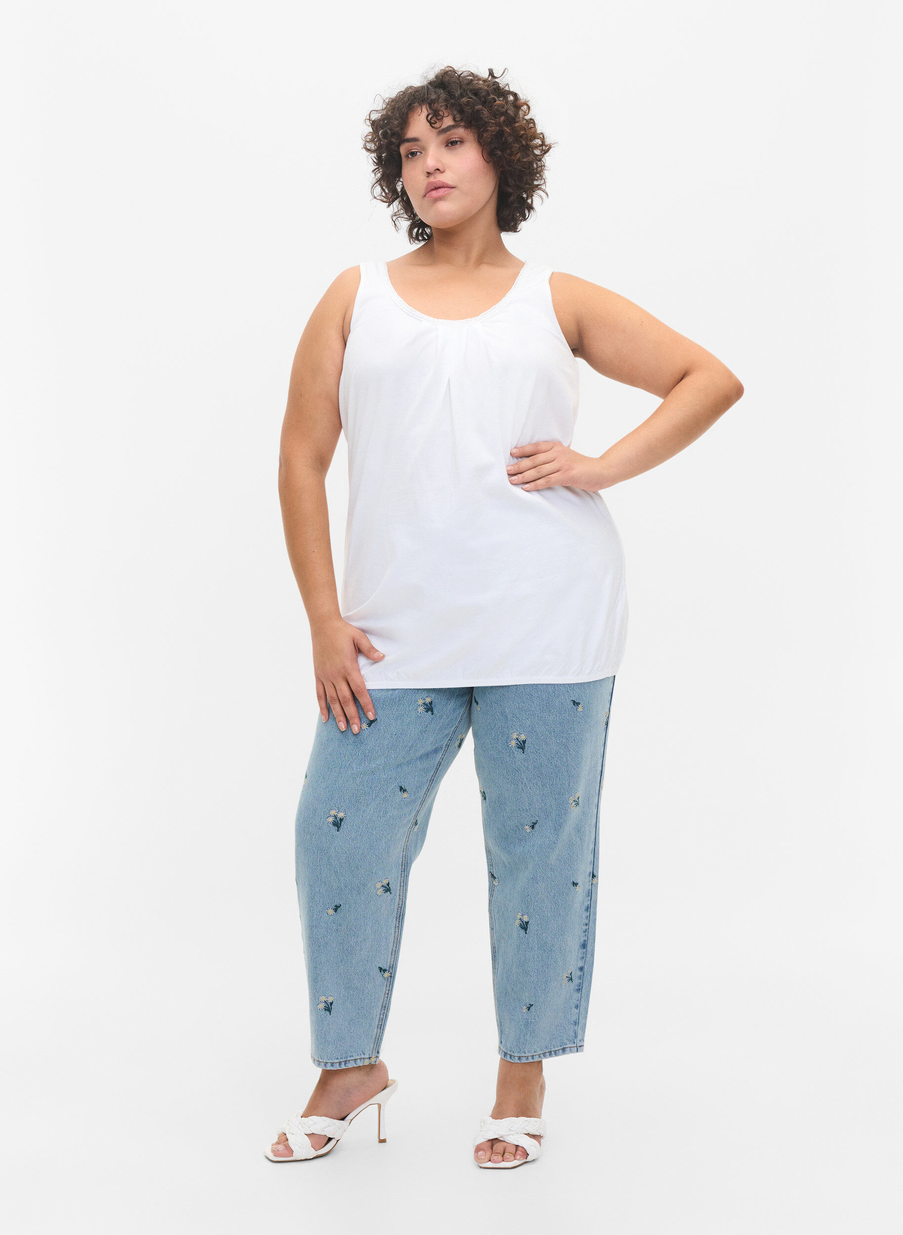 Zizzi Topp i bomull med rund hals med spets, Bright White, Model image number 2