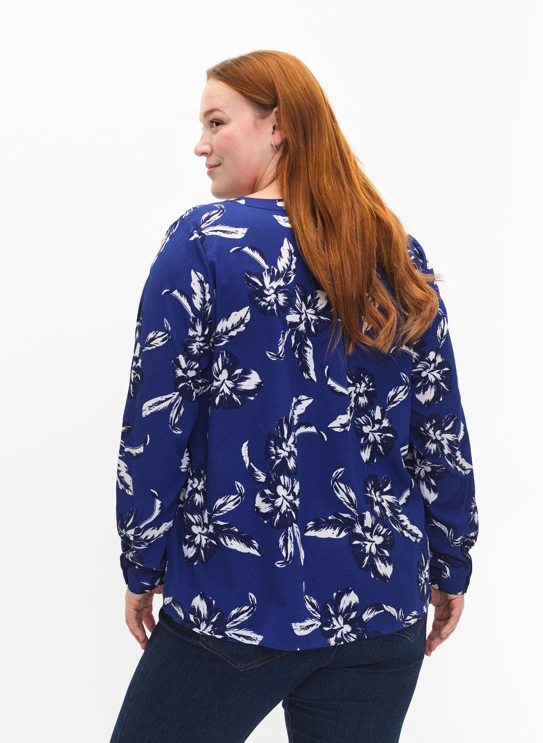 Zizzi FLASH - L&aring;ng&auml;rmad blus med tryck, Navy Blazer Flower, Model image number 1