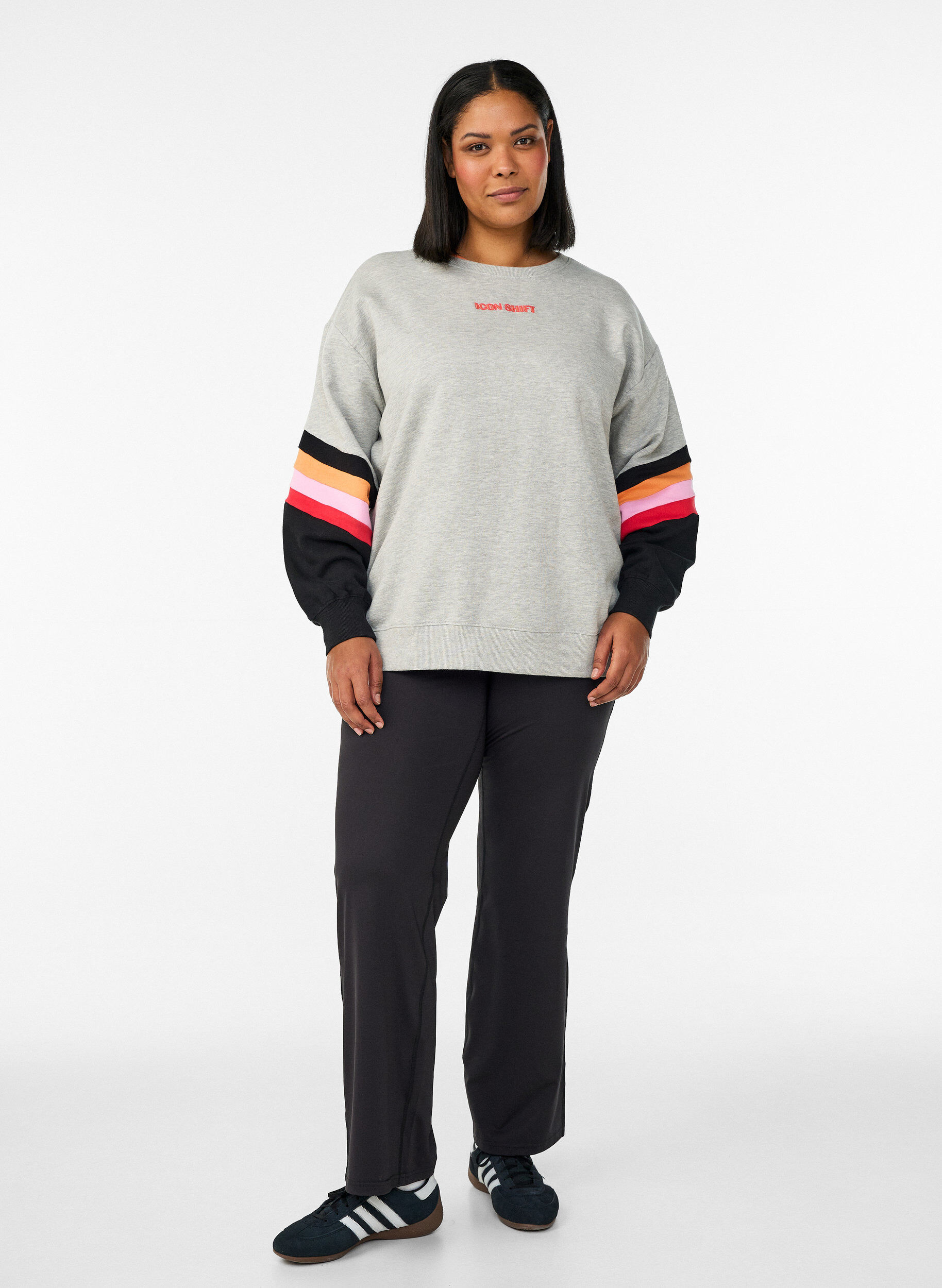 ZizziL&ouml;s sweatshirt med kontrastdetaljer p&aring; &auml;rmarna, Gr&aring;, Model image number 1