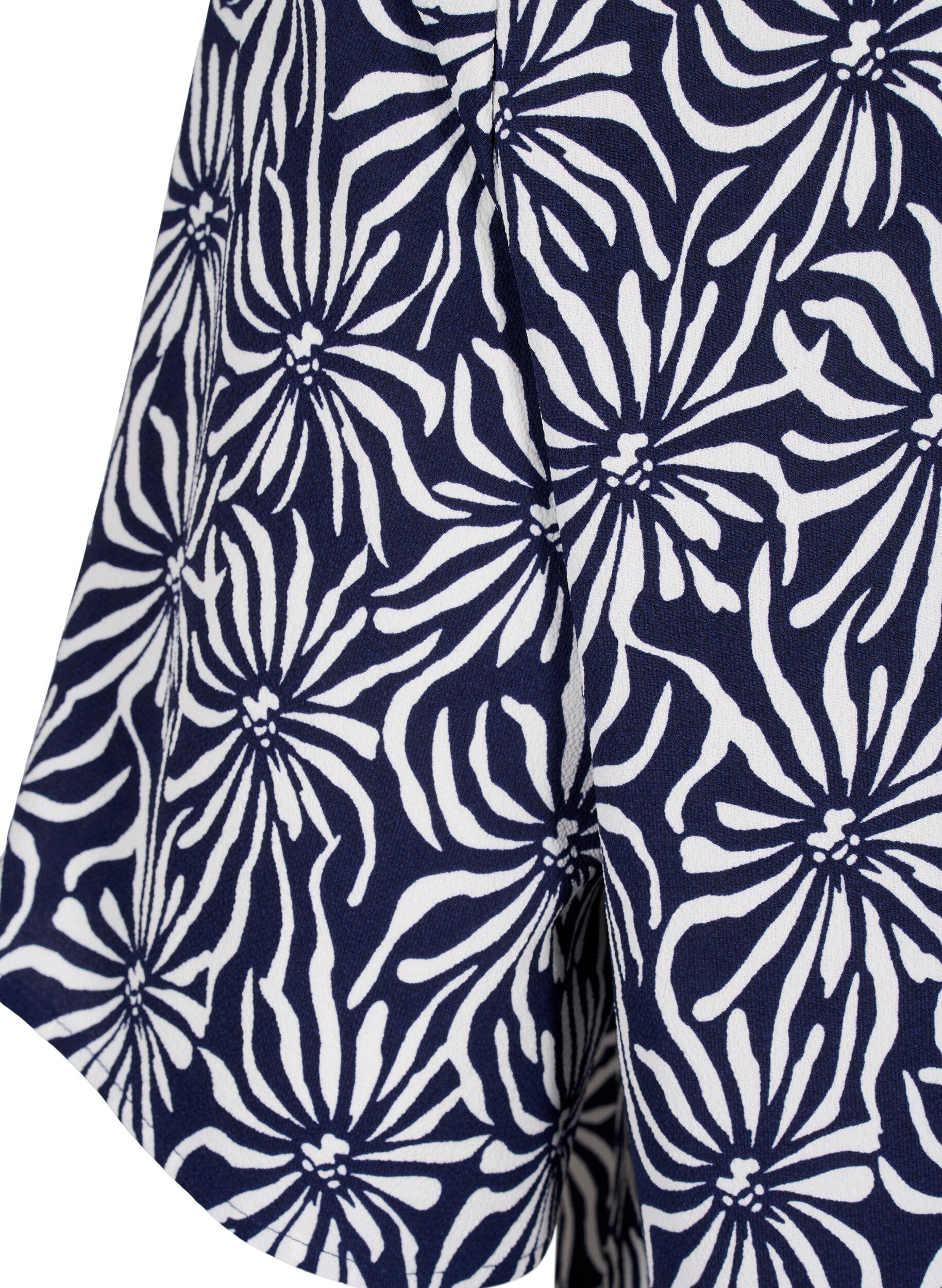 Zizzi Blus med V-ringning och blomstertryck, White Blue Flower, Packshot image number 3