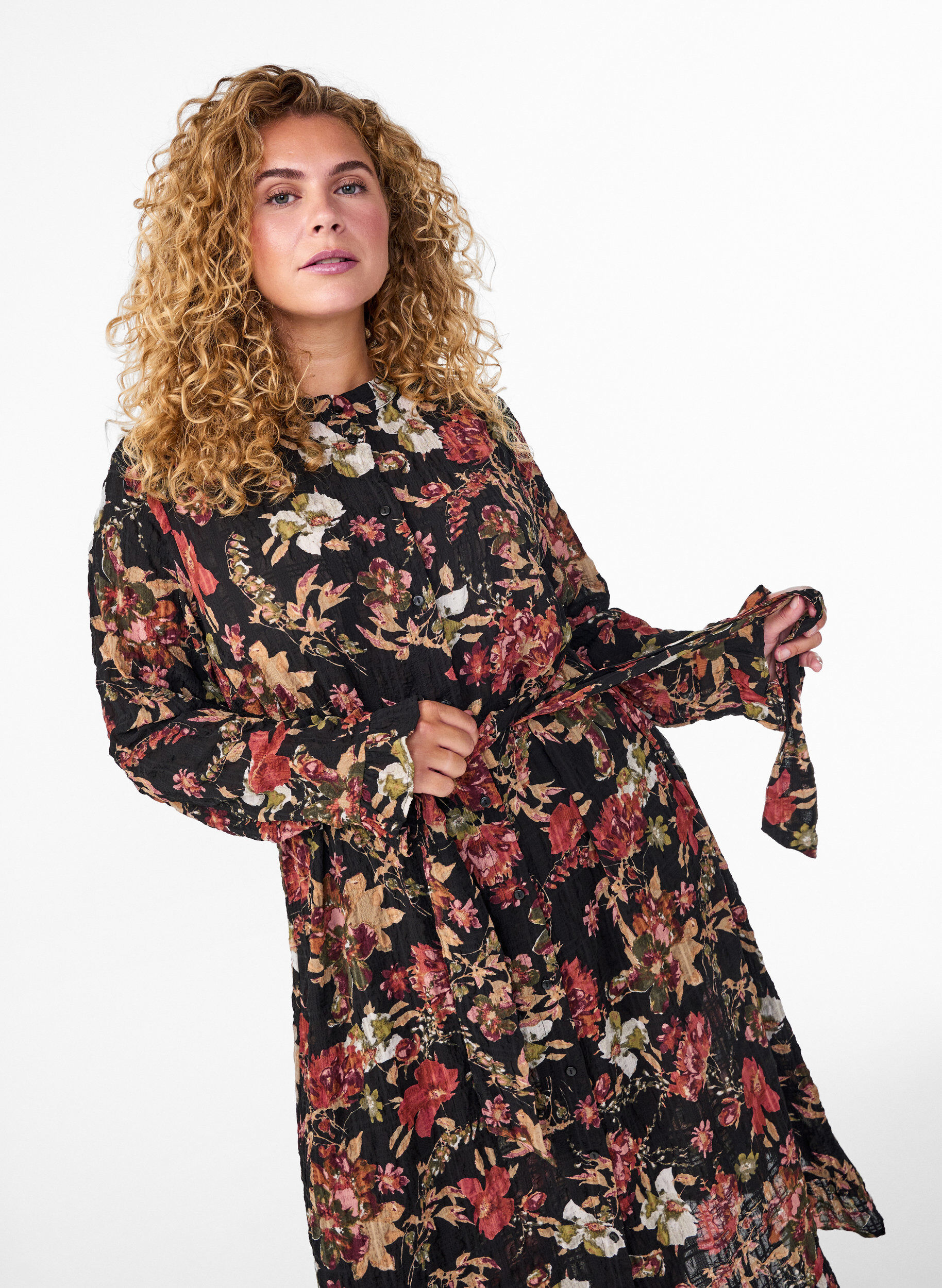 ZizziMidikl&auml;nning med blomm&ouml;nster och avtagbart knytsk&auml;rp, Svart, Model image number 2