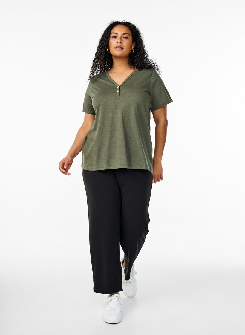 T-shirt med knappdetalj, Gr&ouml;n, Model image number 1