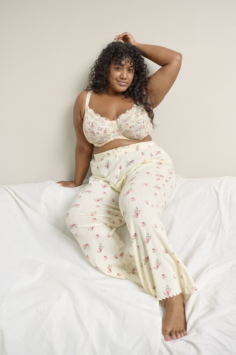 Spetsar och blommor, , Model