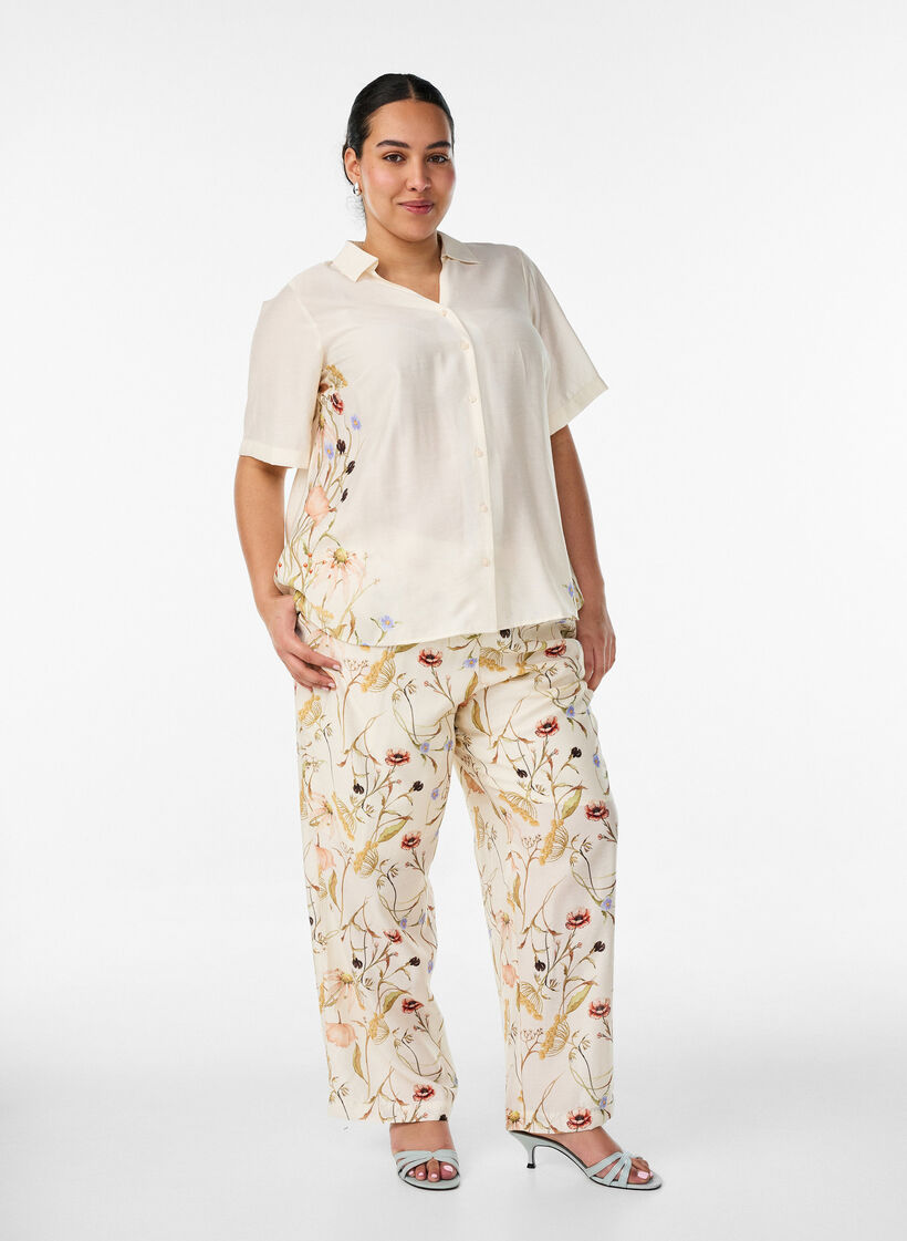 Skjortblus med armb&aring;gsl&aring;nga &auml;rmar och blommiga detaljer, Beige, Model