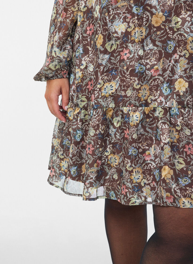 Kl&auml;nning i chiffong med blommigt m&ouml;nster och volanglager, Brun, Model image number 3