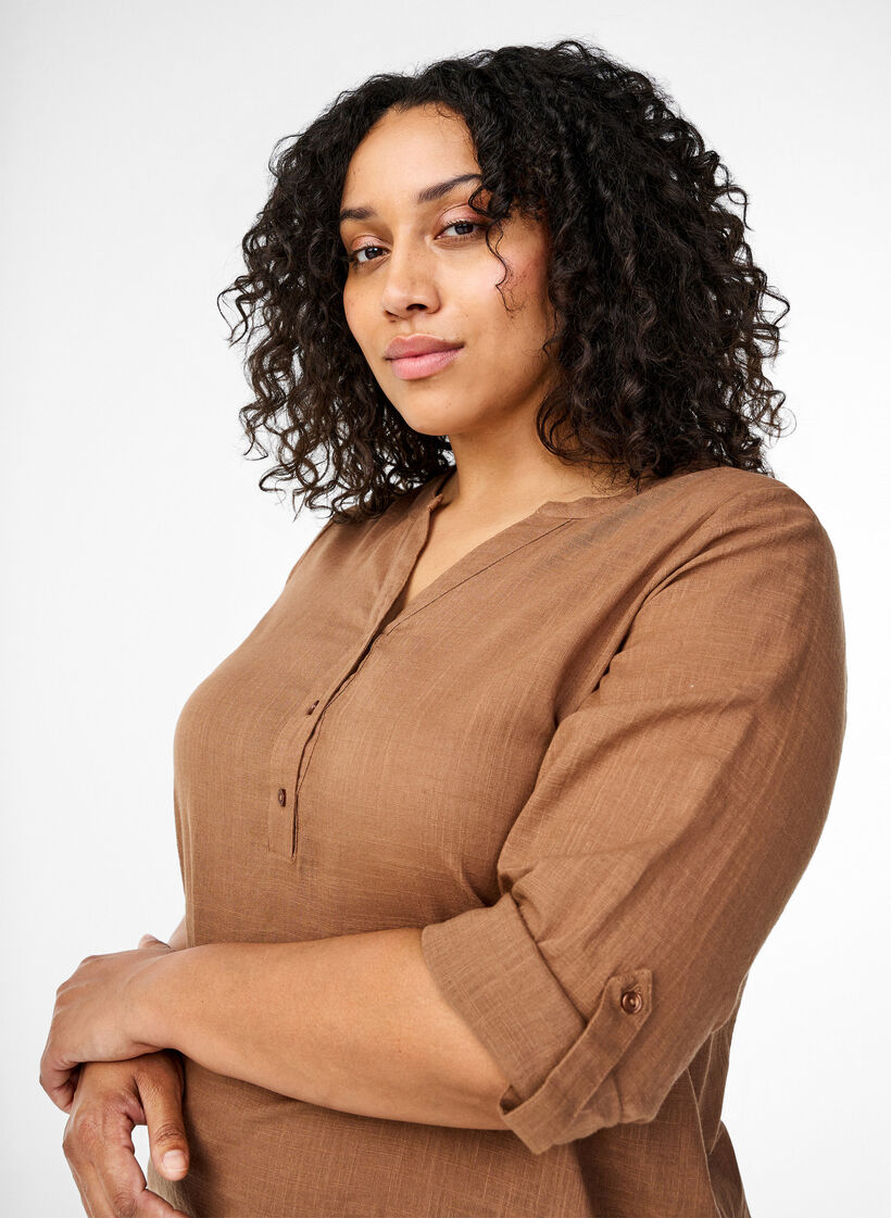 Skjortblus i bomull med v-ringning, Coca Mocha, Model image number 2