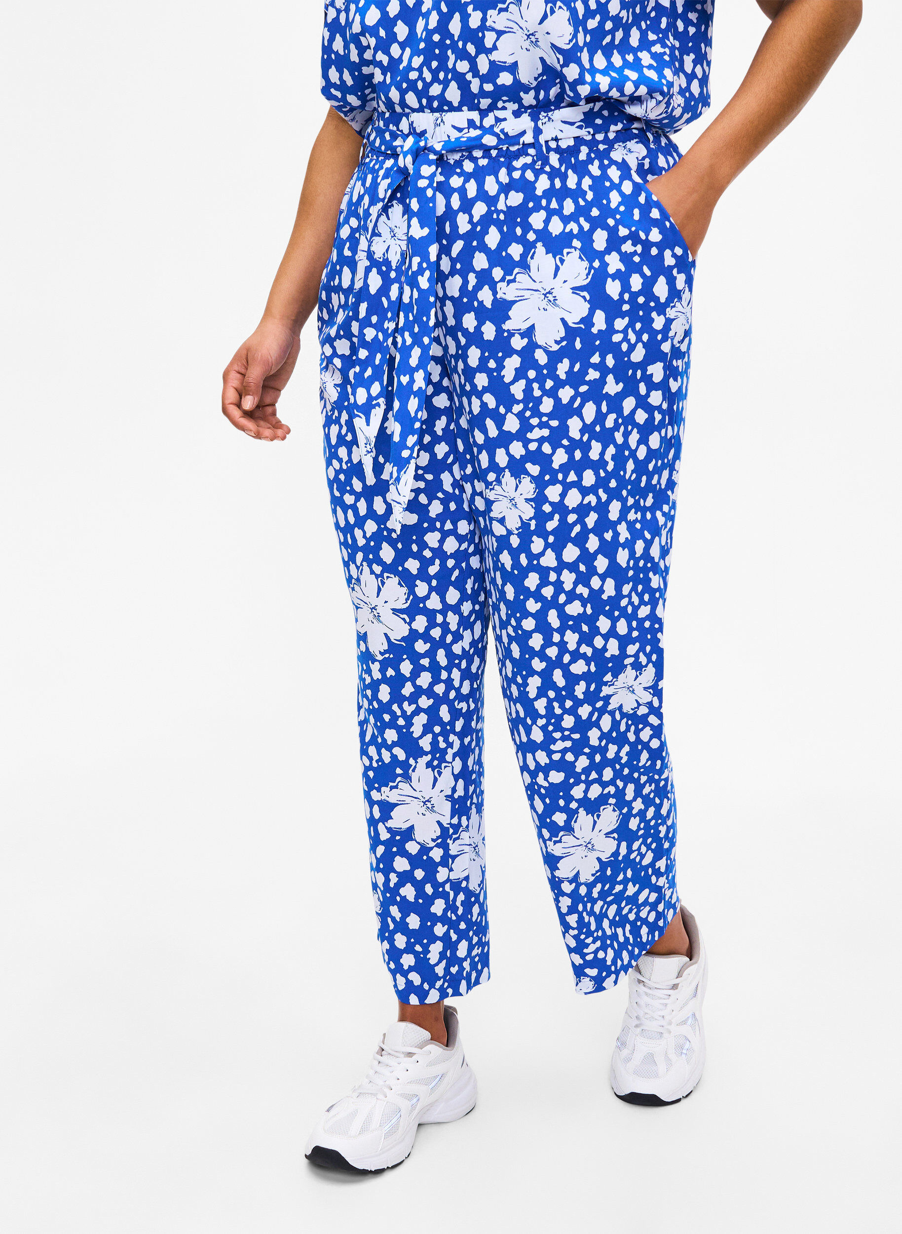 Zizzi Viskosbyxor med h&ouml;g midja, Bl&aring;, Model image number 2