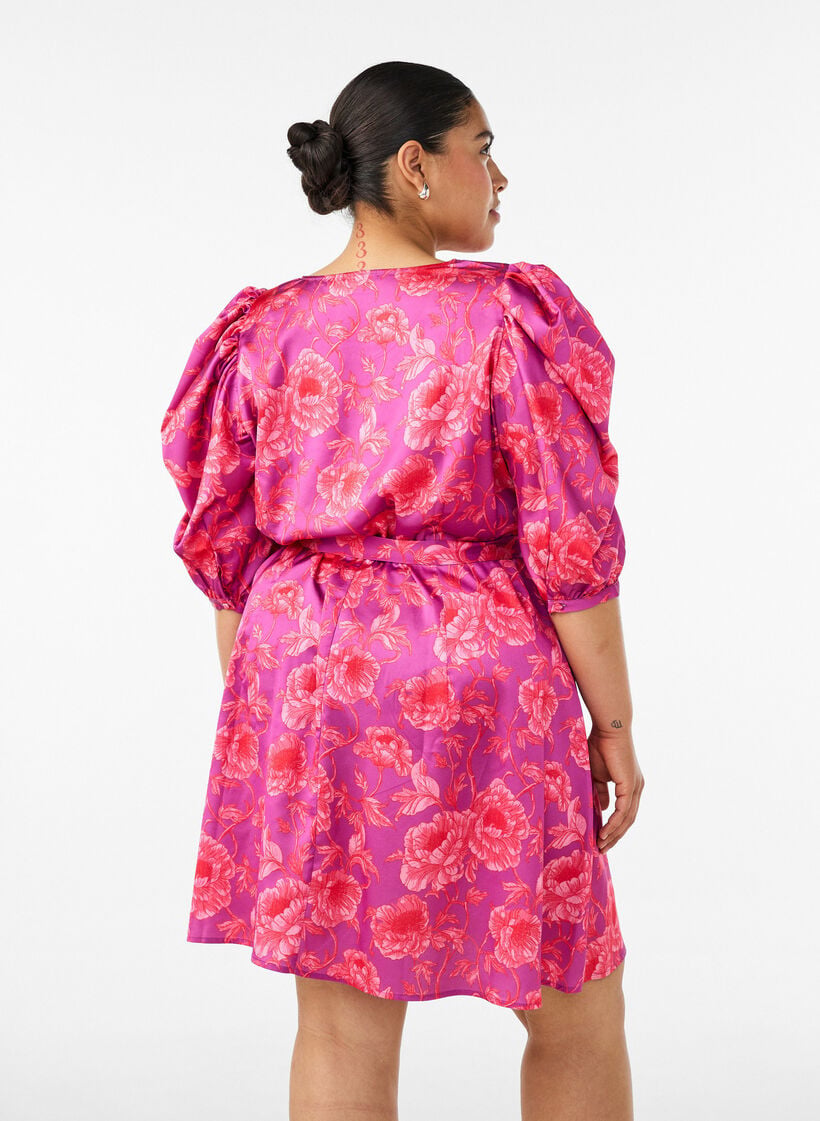 Blommig kl&auml;nning med puff&auml;rmar och knytsk&auml;rp, Rosa, Model image number 2