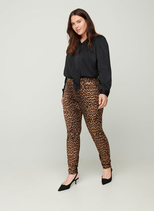 Mönstrade Amy Jeans, Leopard, Model image number 2