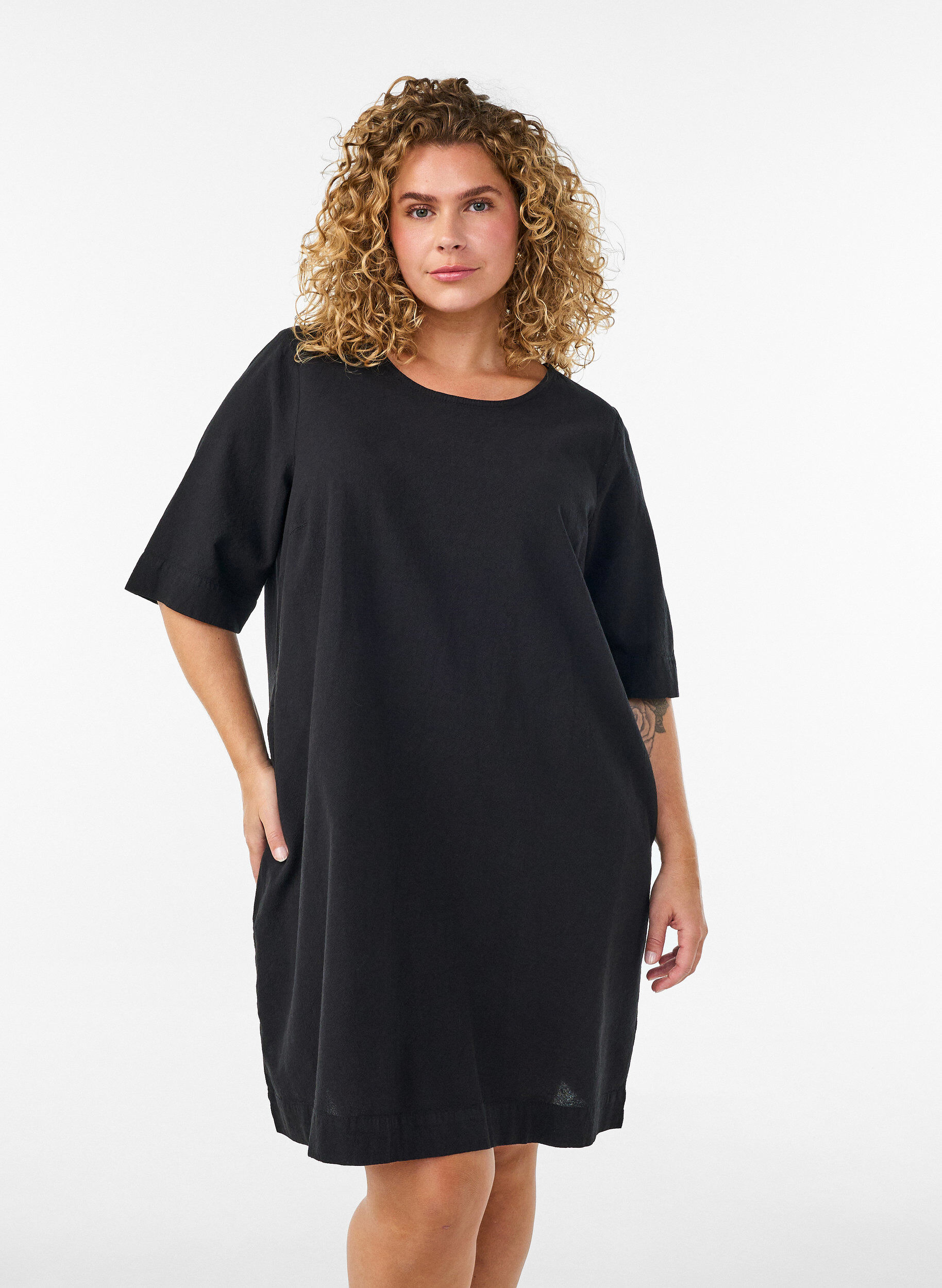 ZizziKl&auml;nning i bomull med korta &auml;rmar och fickor, Svart, Model image number 0