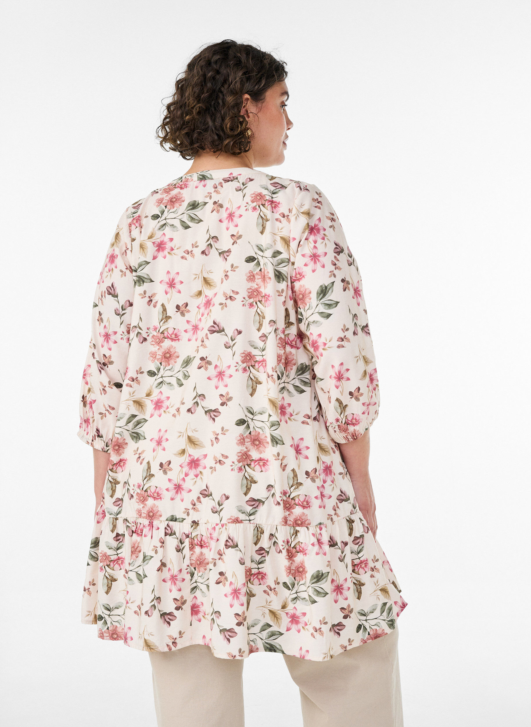 ZizziA-linjeformad tunika i viskos med 3/4-&auml;rmar, Vanilla, Model image number 2