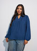 Blus med v-ringning och virkat band, Bl&aring;, Model image number 0