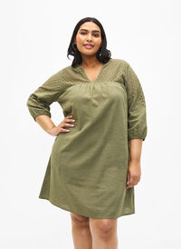 Klänning i bomullsblandning med linne och virkade detaljer, Deep Lichen Green, Model