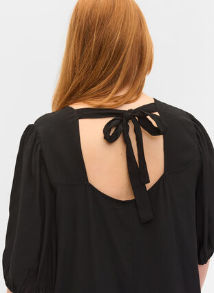 Viskosklänning med ryggdetalj, Black, Model image number 2