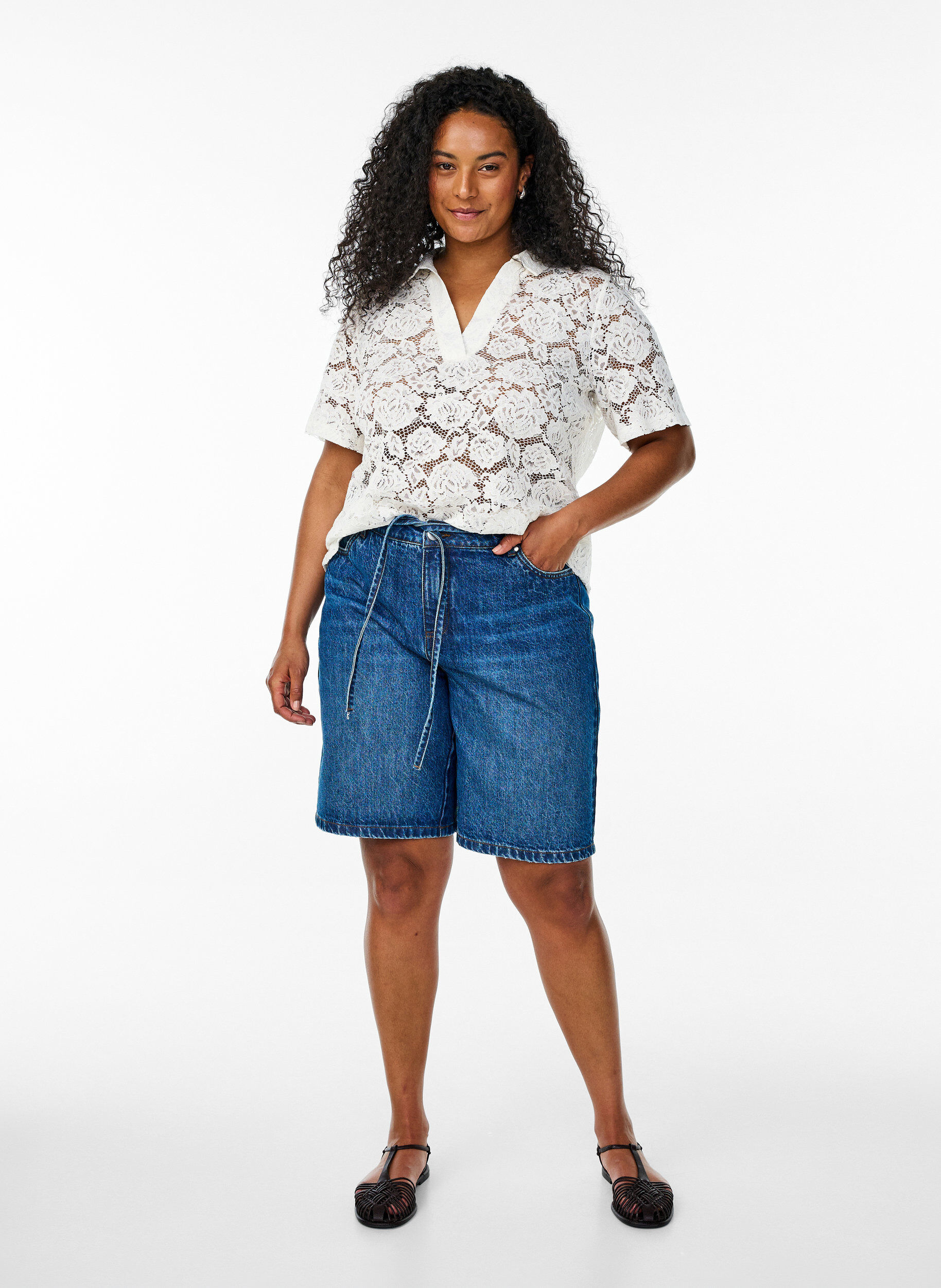 Zizzi Spetsblus med krage och V-ringning, Vanilla, Model image number 1