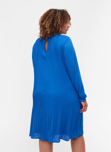 Långärmad plisserad klänning med volang, Dazzling Blue, Model image number 1