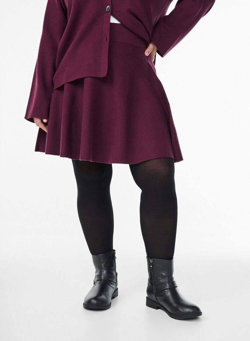 Kort a-linjeformad kjol i stickat, M&ouml;rk Bordeaux, Model