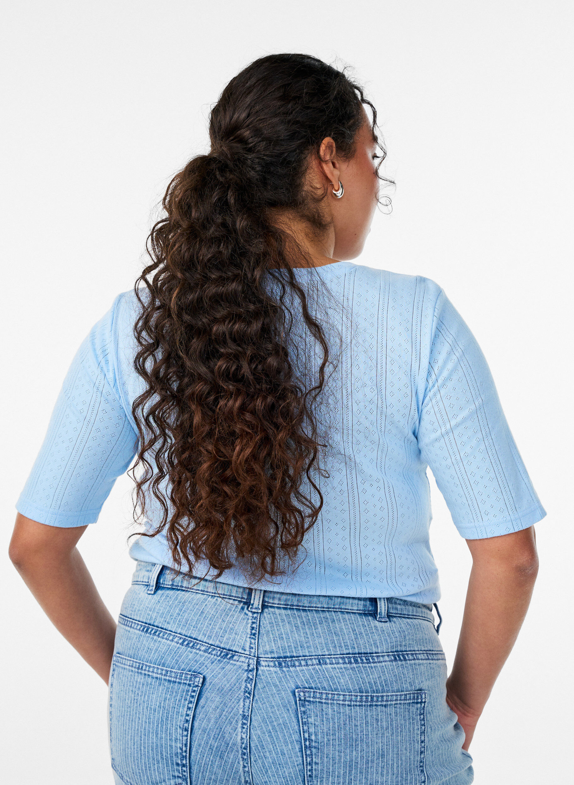 Zizzi T-shirt i bomull med h&aring;lbroderi, Bl&aring;, Model image number 2