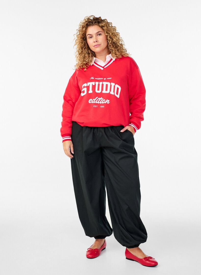 Ballongbyxor med fickor och res&aring;r i midjan, Svart, Model image number 1