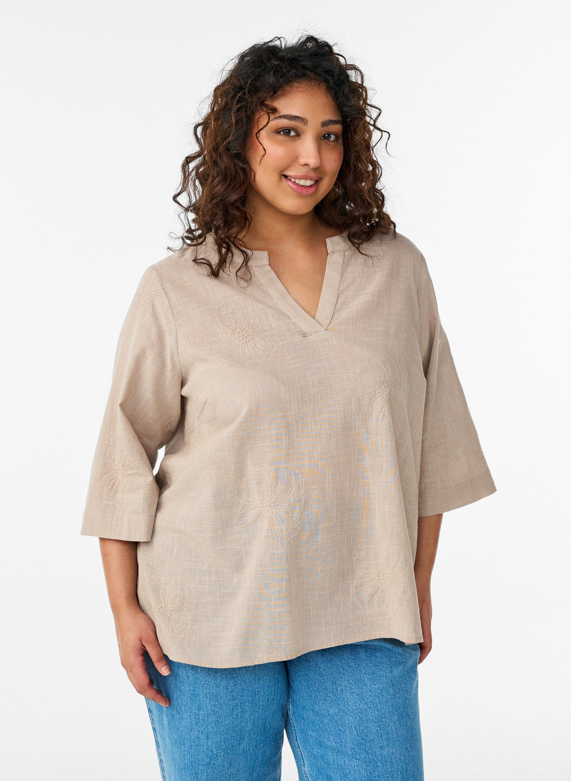 Blus i bomull med broderade detaljer och 3/4-&auml;rmar, Beige, Model