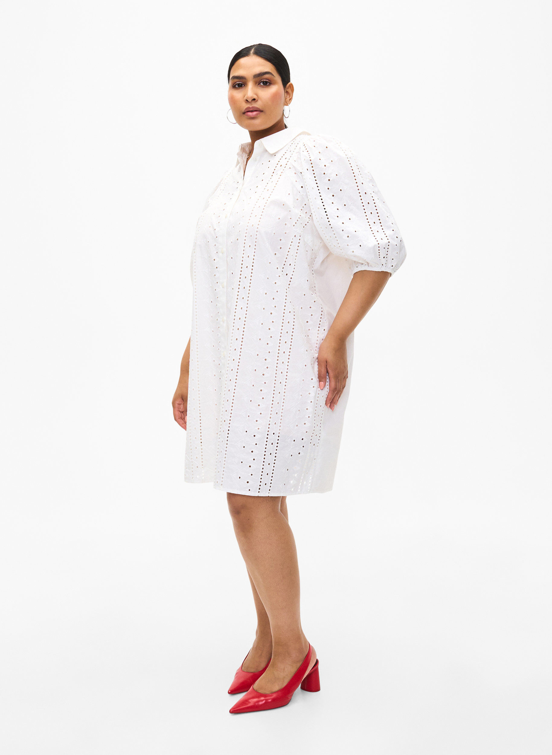 Zizzi Skjortkl&auml;nning i bomull med broderi anglaise, Off White, Model image number 2