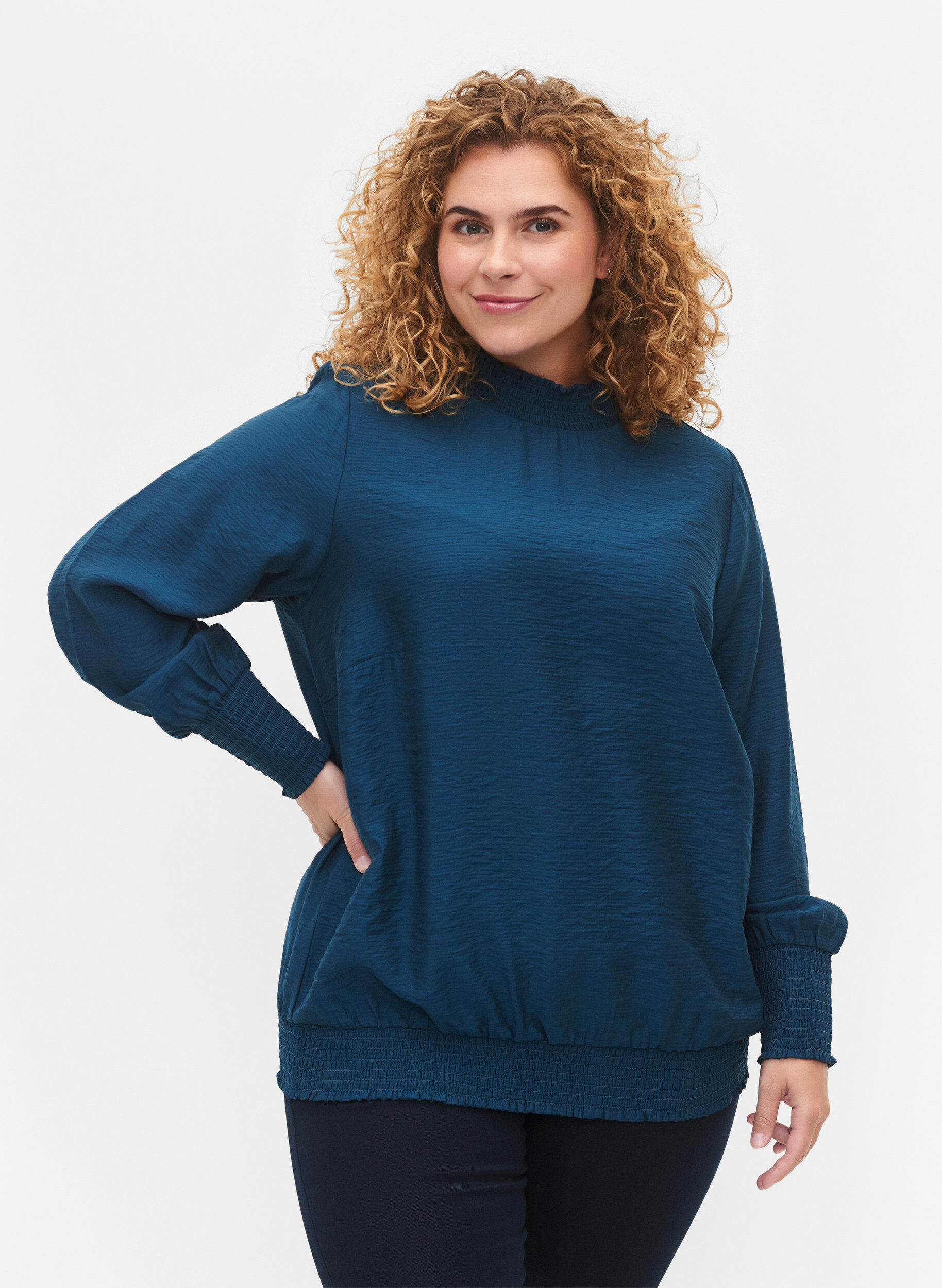 Zizzi Viskosblus med smock, Reflecting Pond, Model image number 0