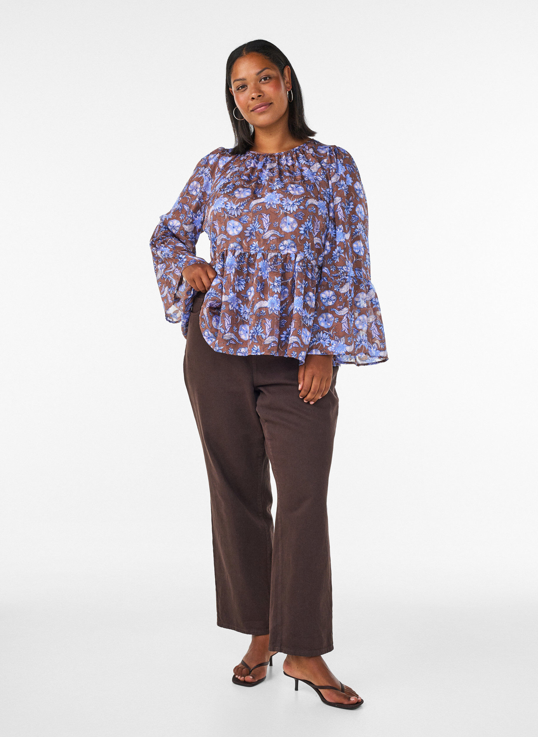 ZizziBlommig blus med volang&auml;rmar, Brun, Model image number 1