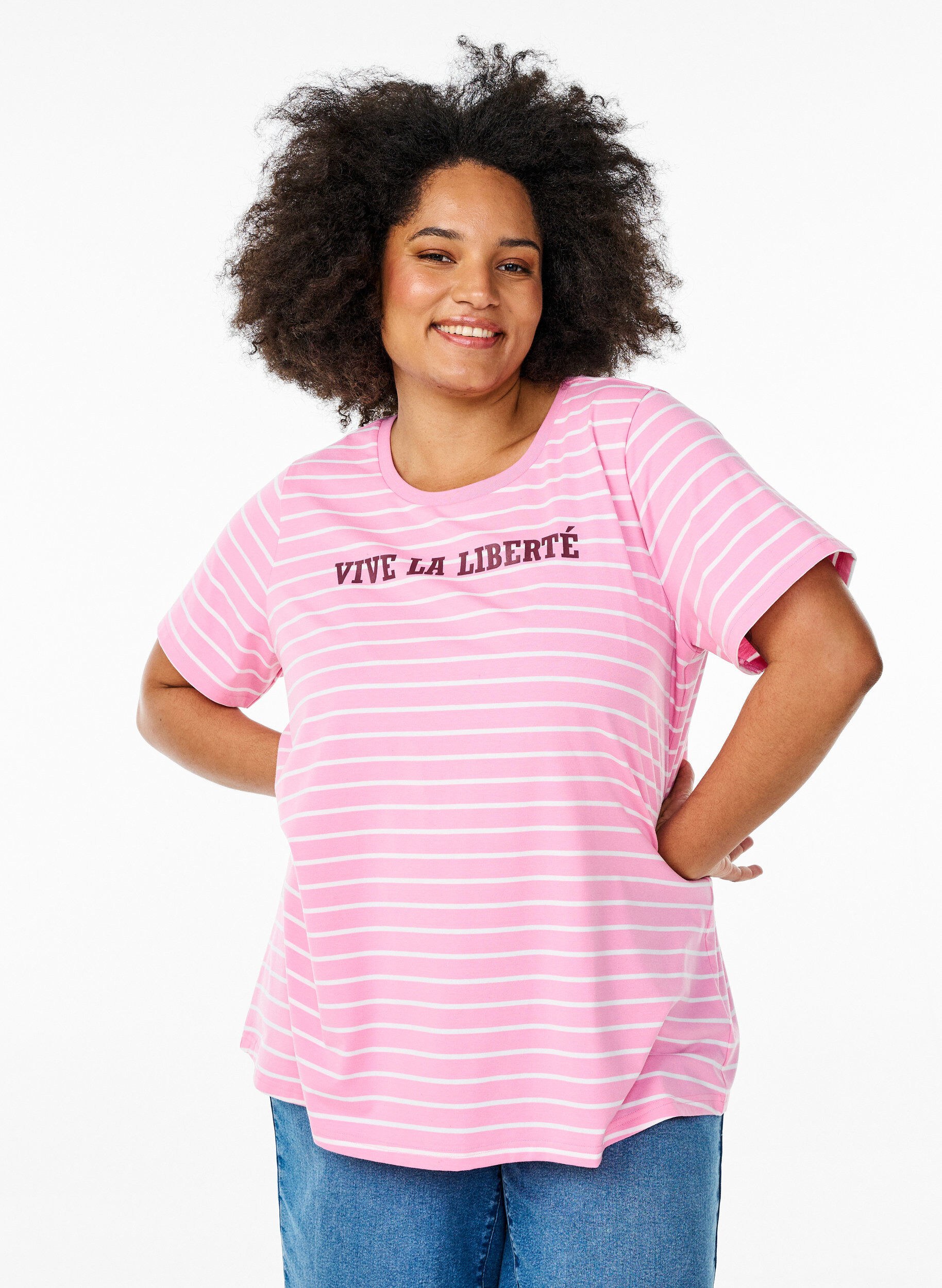 Zizzi Randig T-shirt med texttryck, Rosa, Model image number 0