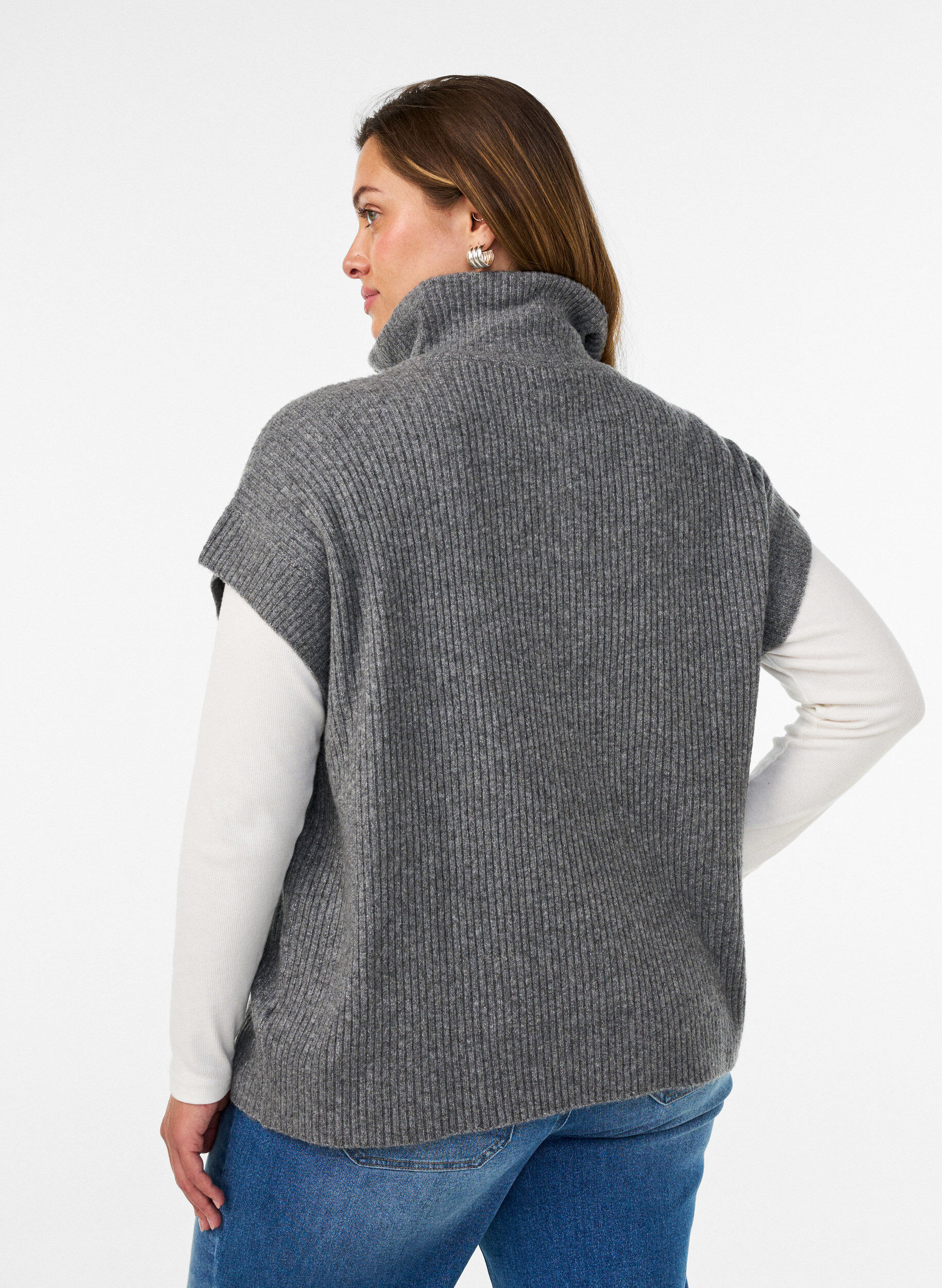 ZizziStickad v&auml;st med h&ouml;g krage och kort dragkedja, Gr&aring;, Model image number 2