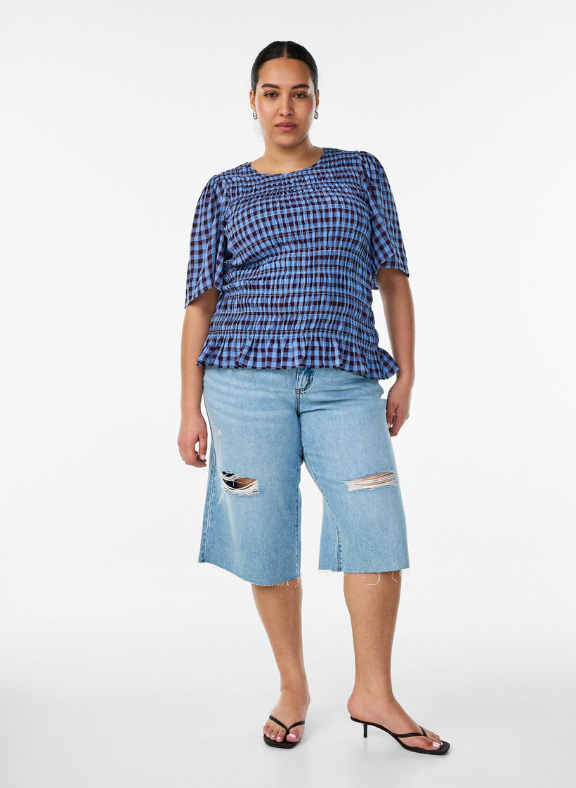 Croppade jeans med en sliten look och r&aring;a kanter, Bl&aring;, Model image number 0