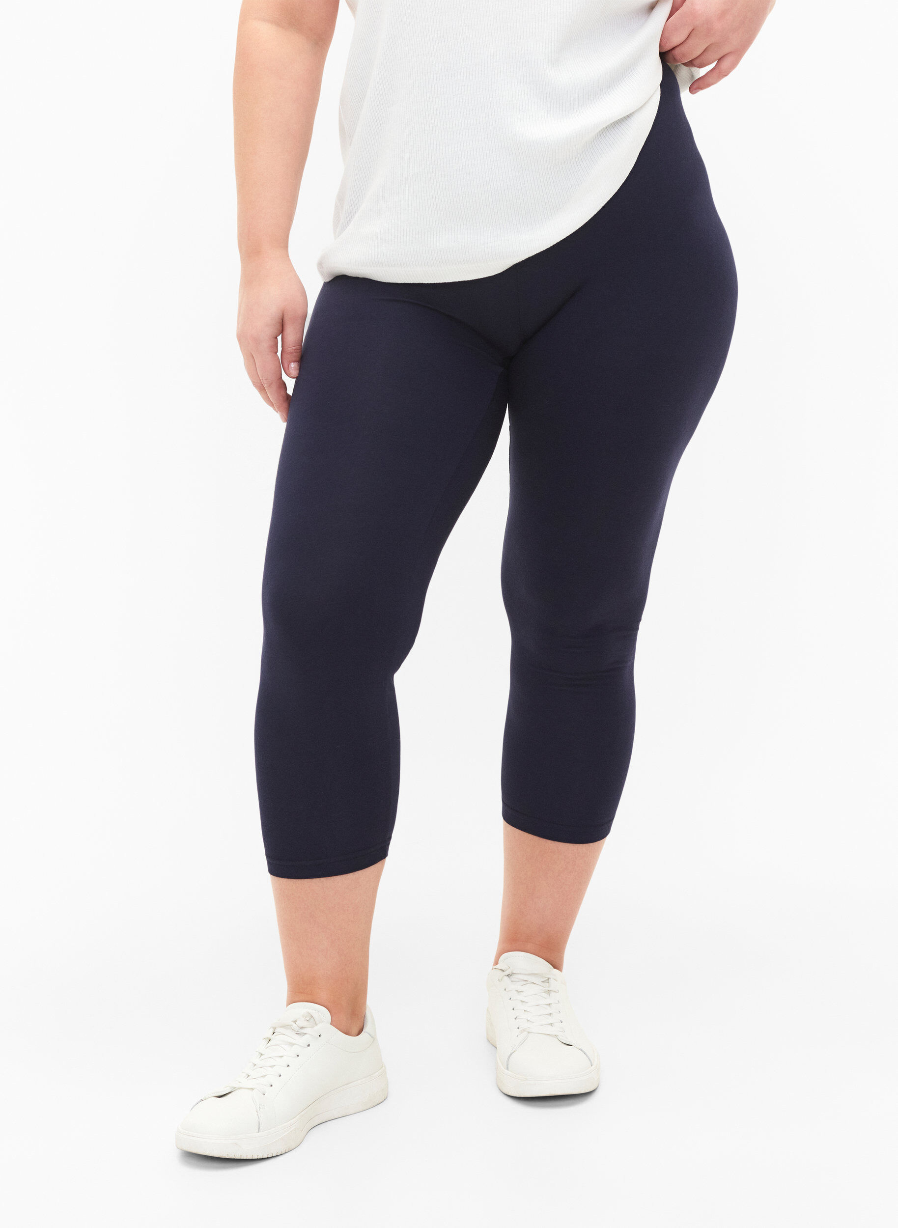 3/4 bas-leggings, Bl&aring;, Model