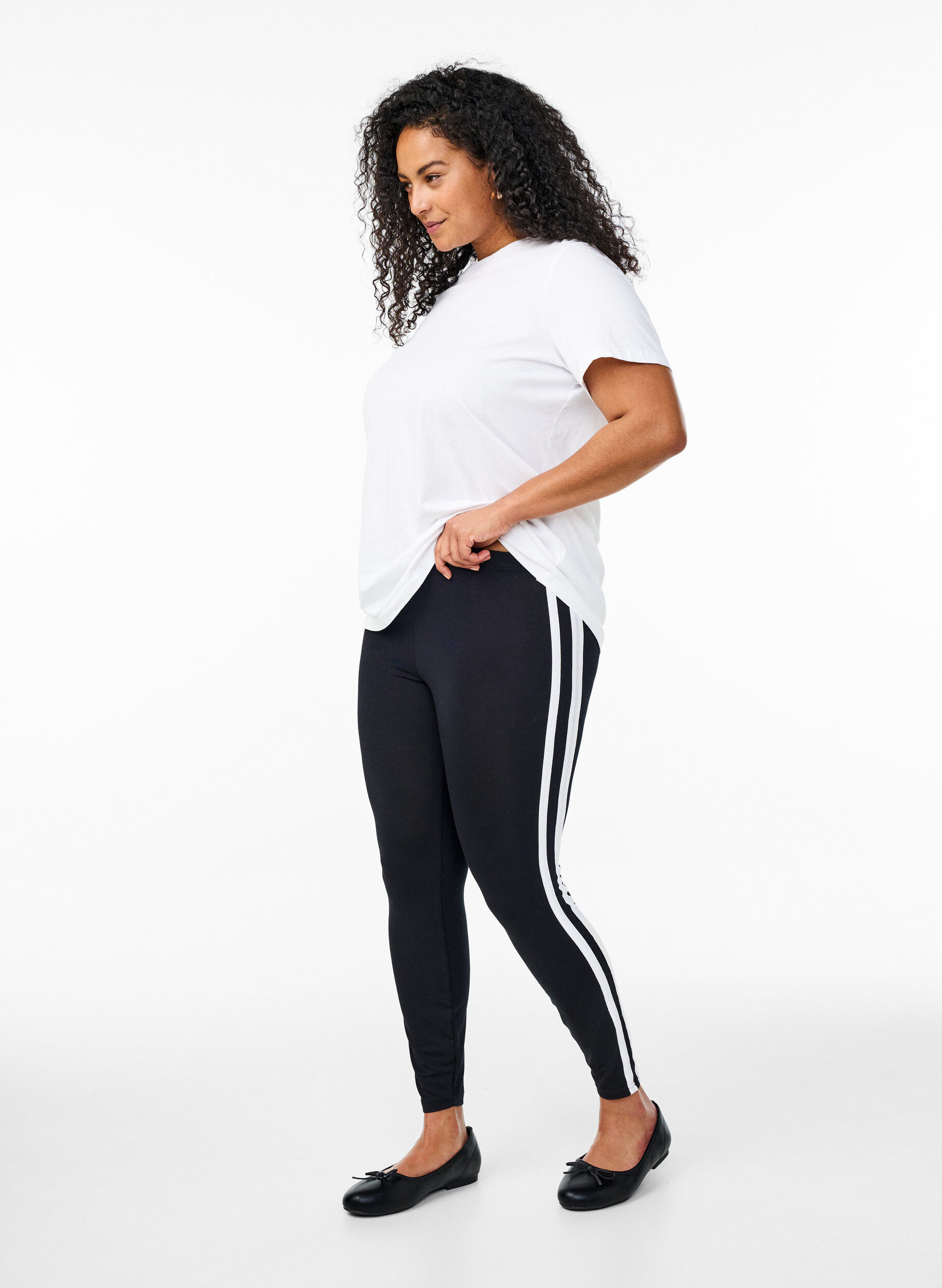 Zizzi Leggings i viskos med sidostrimmor, Black W. Stripe, Model image number 2
