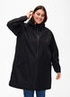Regnjacka med fickor och huva, Svart, Model image number 0