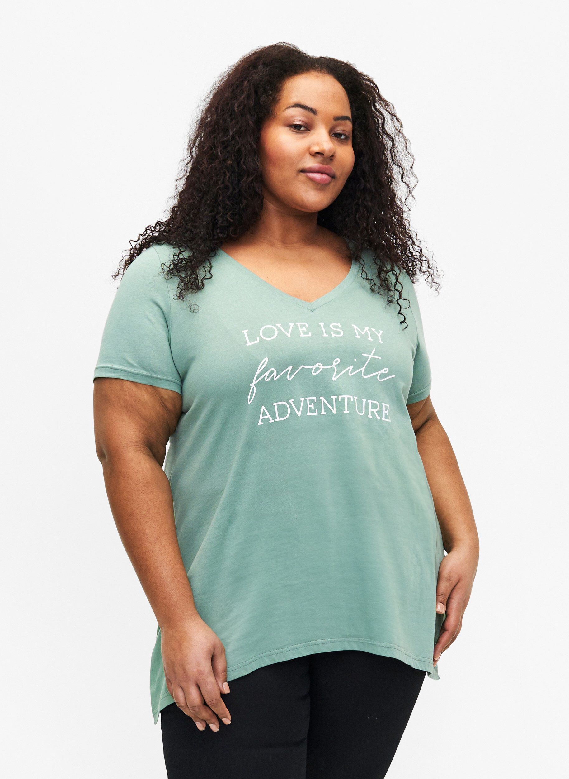 Zizzi T-shirt i bomull med kort &auml;rmar, Chinois G. W. Love, Model image number 0