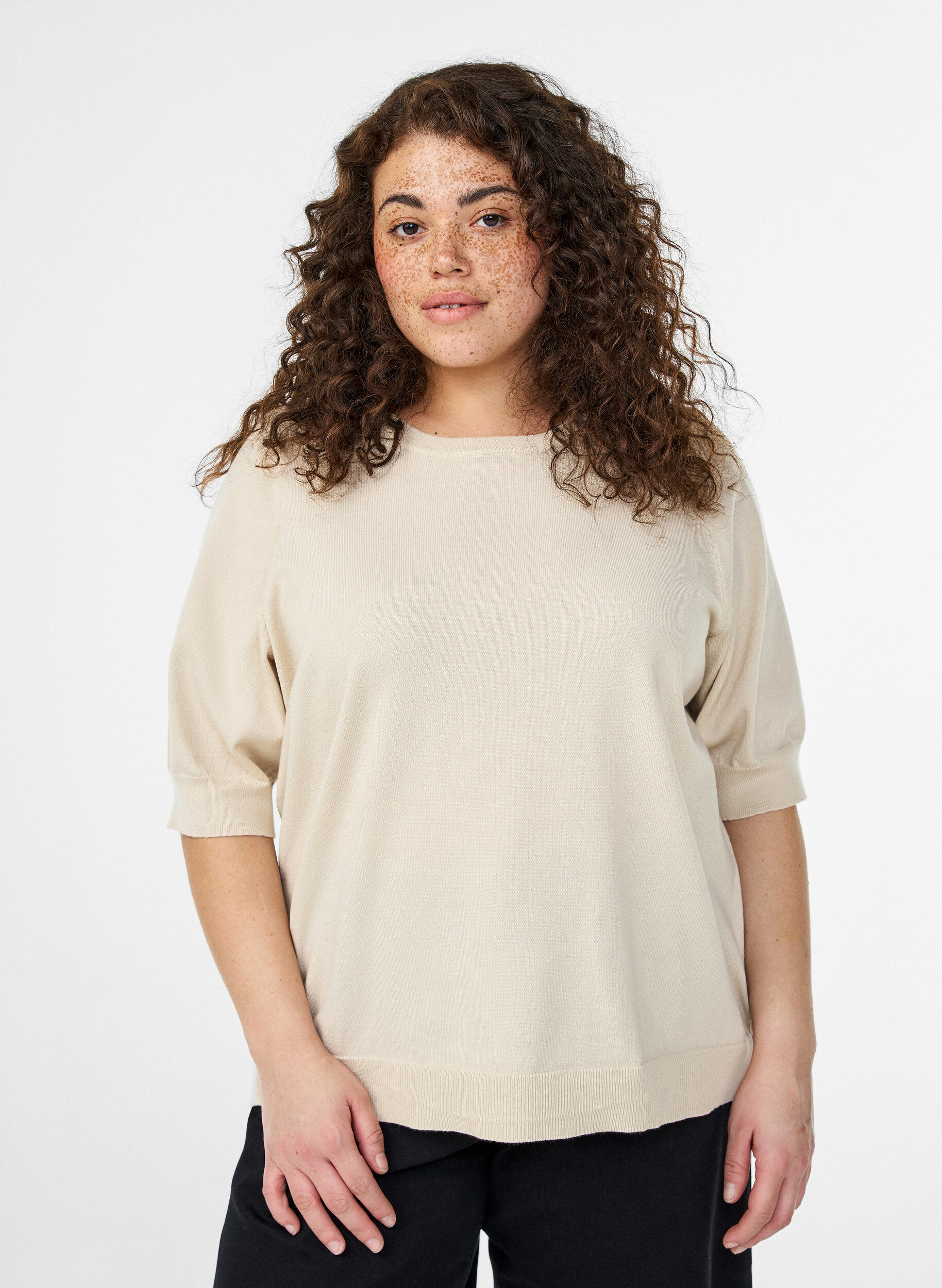 Zizzi Finstickad blus med korta &auml;rmar, Beige, Model image number 0