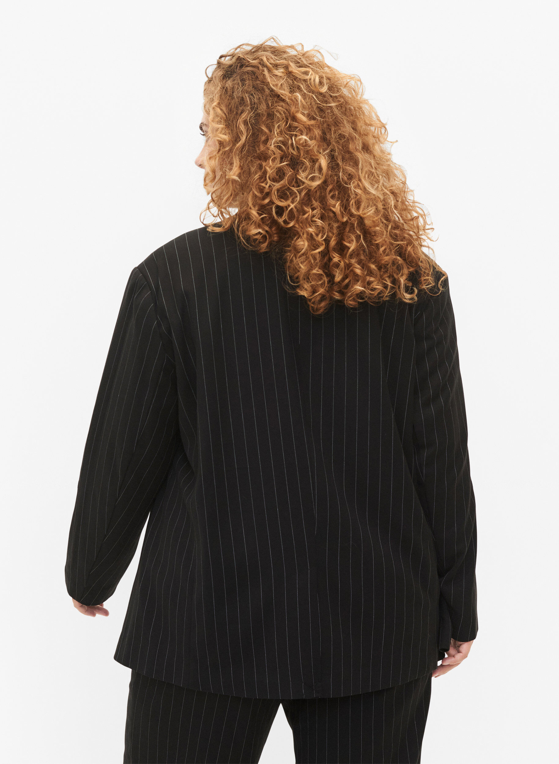 Zizzi Kritstrecksrandig kavaj, Black W. Pinstripe, Model image number 1