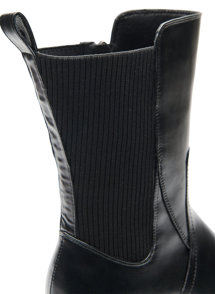 Chelsea boot med kraftig sula och ribbade paneler, Svart, Packshot image number 2