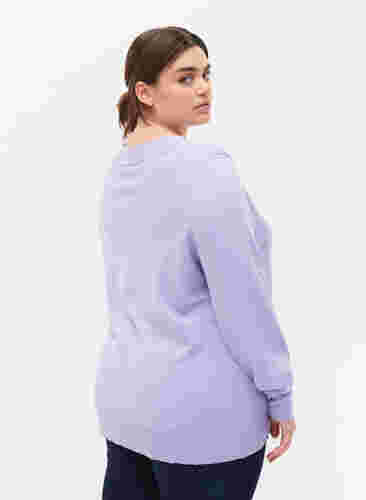 V-ringad stickad tröja med viskos, Lavender, Model image number 1