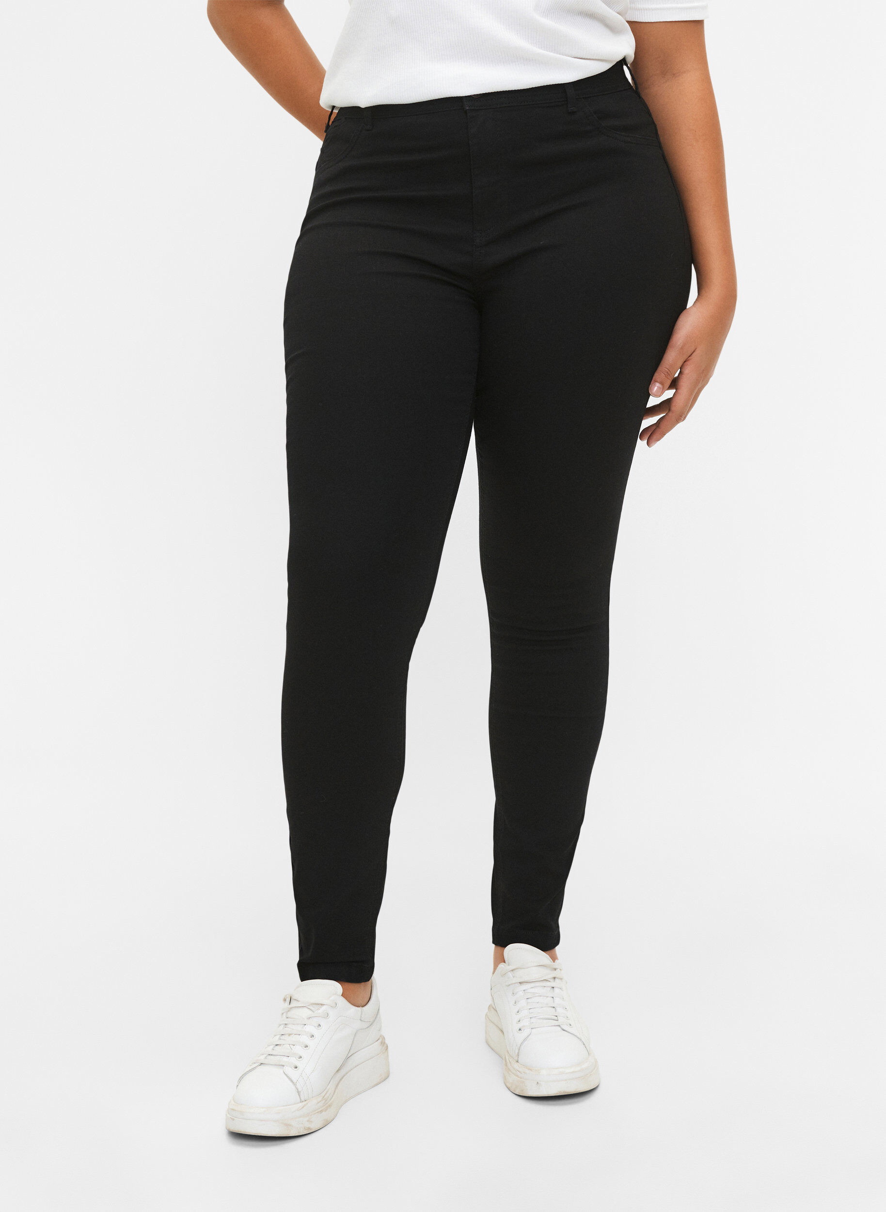 Zizzi Extra slim Amy jeans med h&ouml;g midja, Svart, Model image number 3