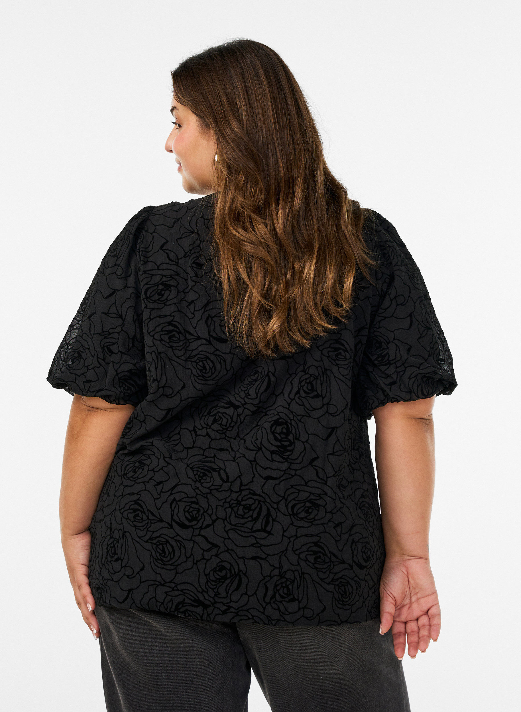 ZizziBlus med blommigt m&ouml;nster och ballong&auml;rmar, Svart, Model image number 2
