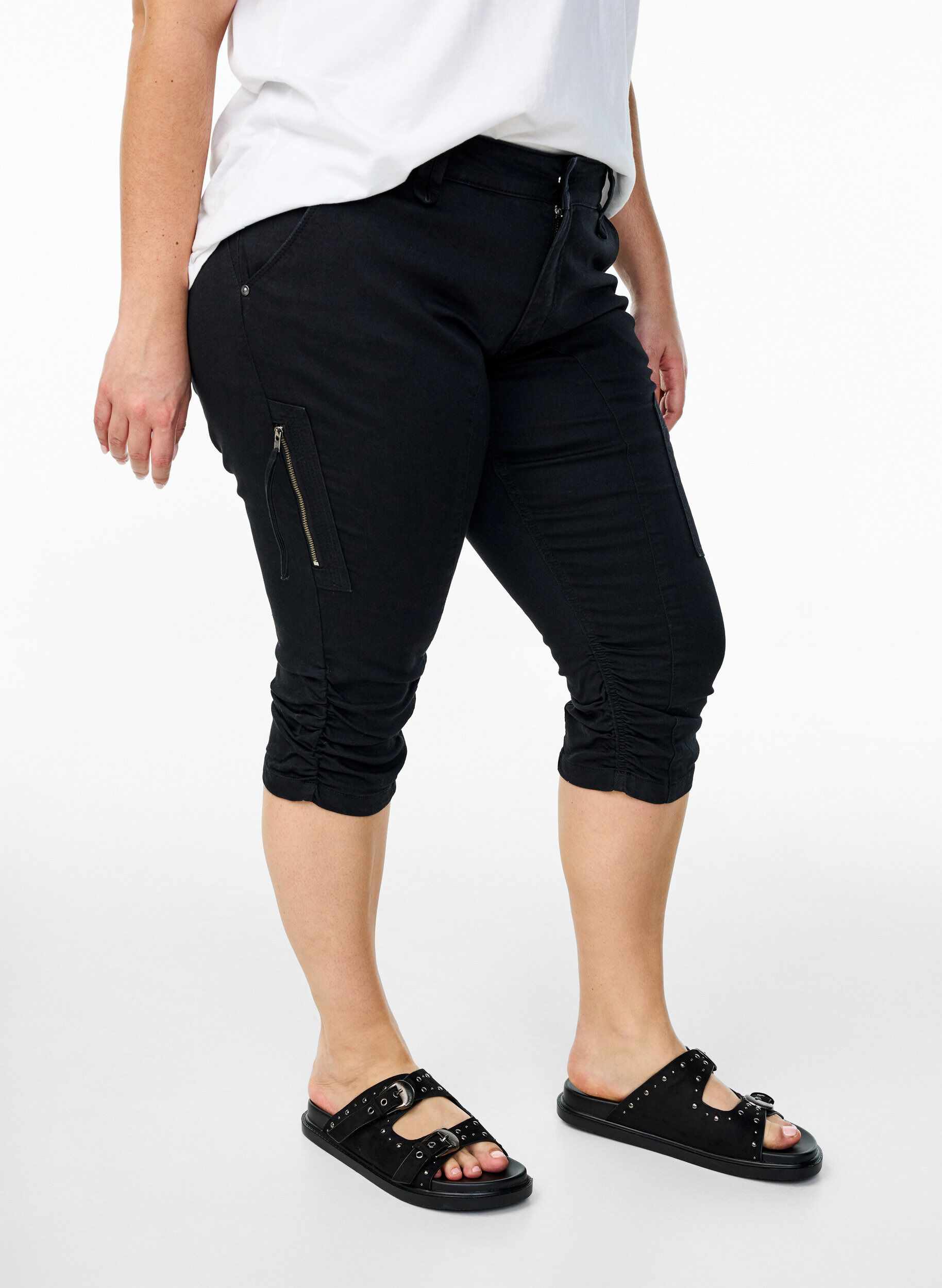 ZizziCaprijeans med smal passform och fickor, Svart, Model image number 2