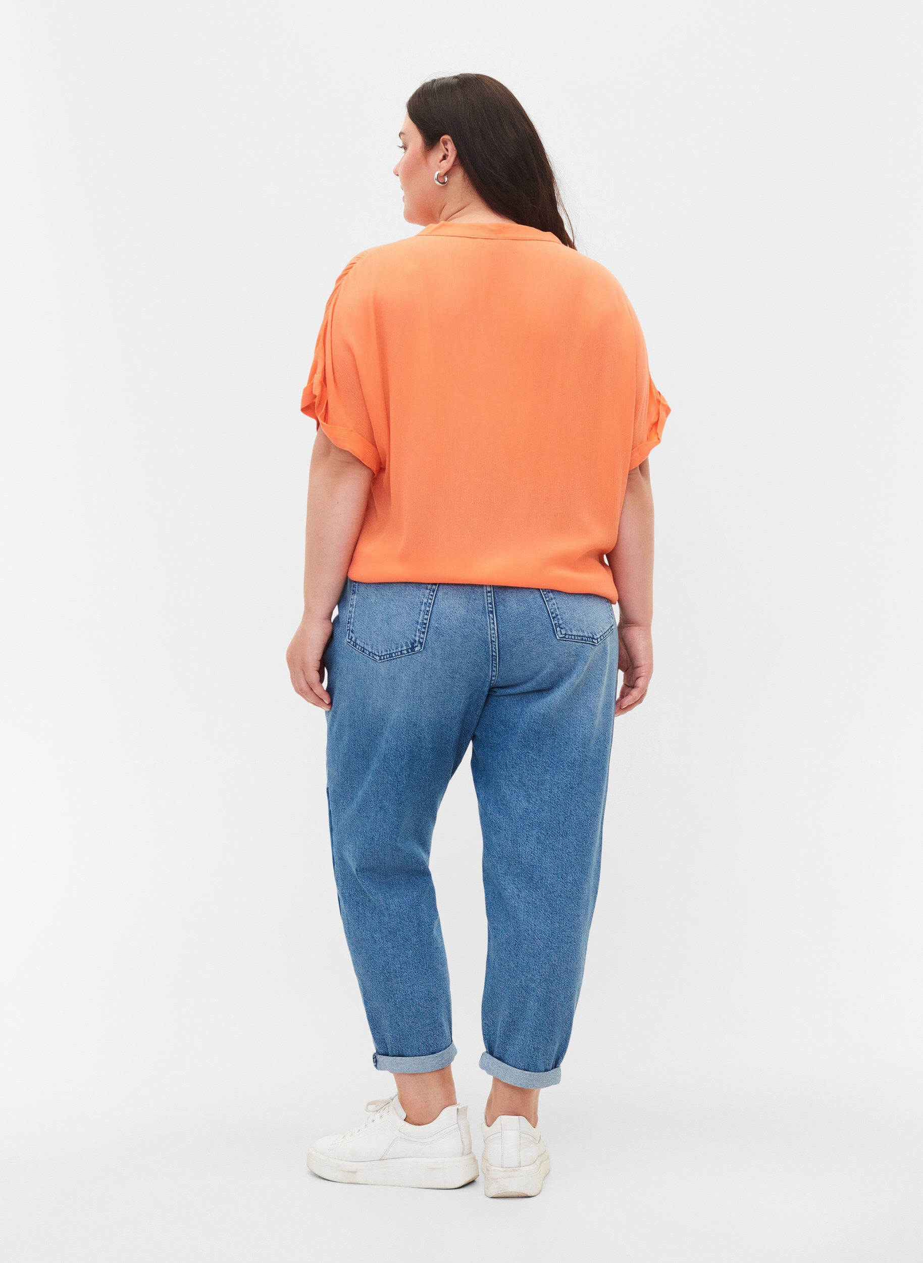 Zizzi Mille mom fit jeans med blockf&auml;rgat m&ouml;nster, Blue Denim Comb, Model image number 1