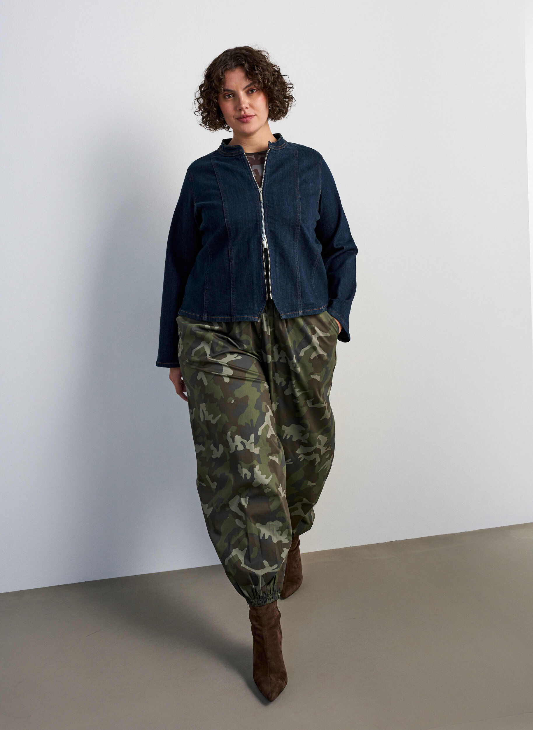 ZizziBallongbyxor med h&ouml;g midja och helt&auml;ckande m&ouml;nster, Gr&ouml;n, Model image number 0
