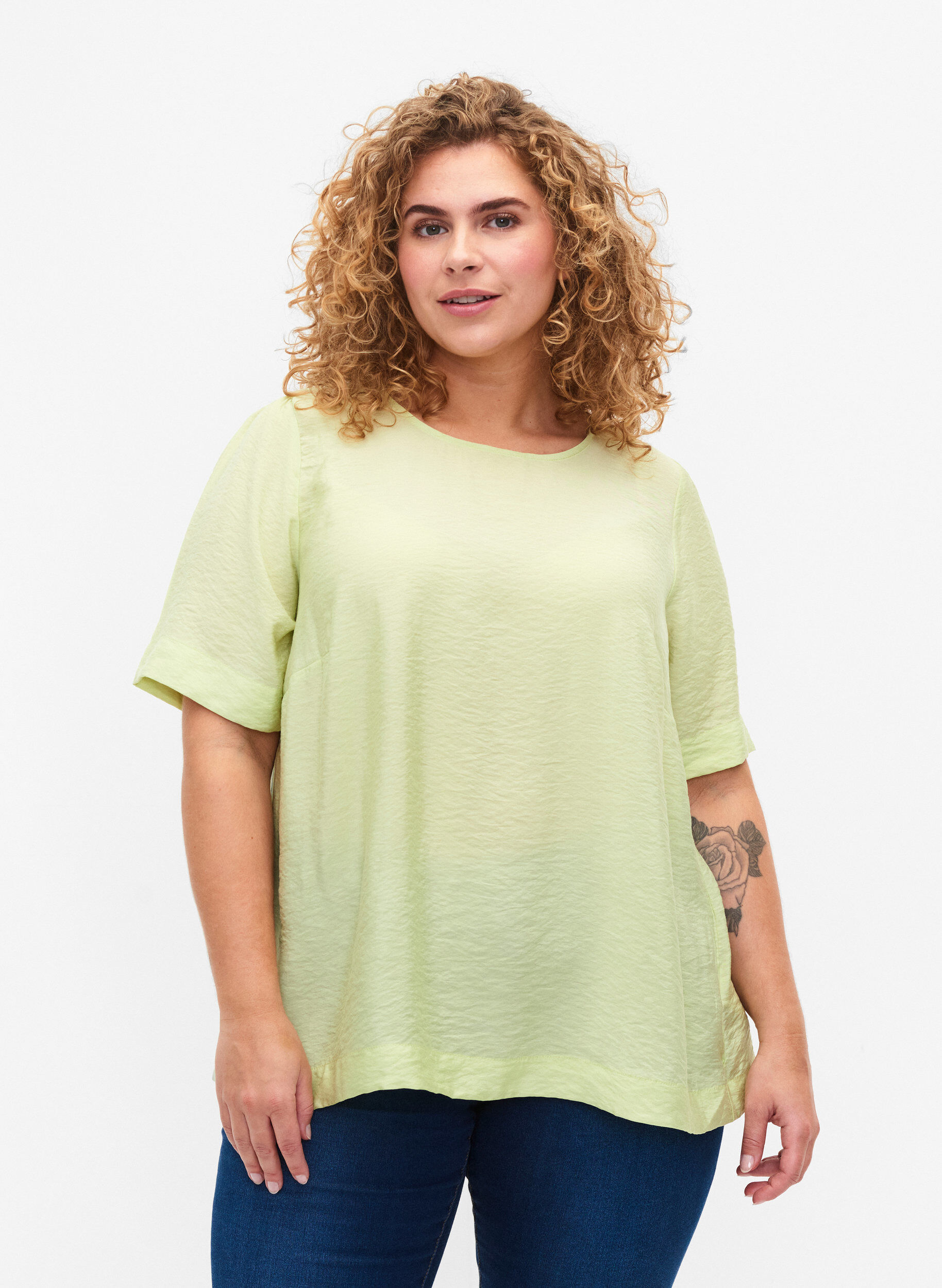 Zizzi Blus med halvl&aring;nga &auml;rmar i viskos, Lily Green, Model image number 0