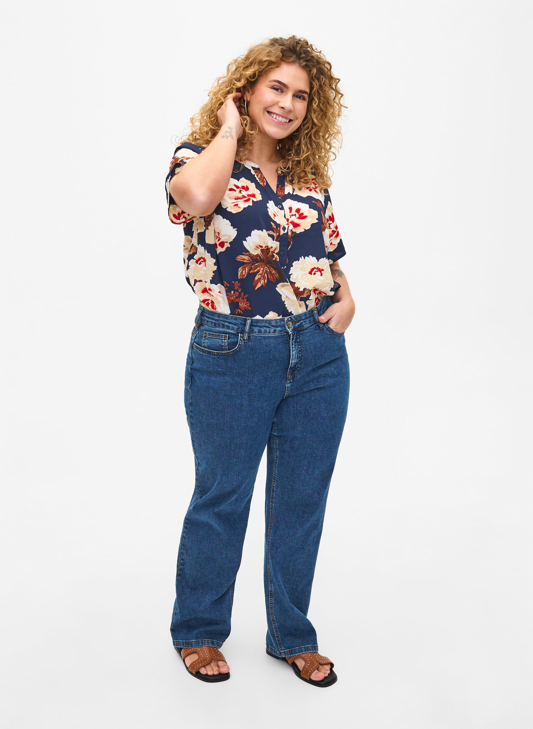 Zizzi V-ringad blus med korta &auml;rmar, Bl&aring;, Model image number 1