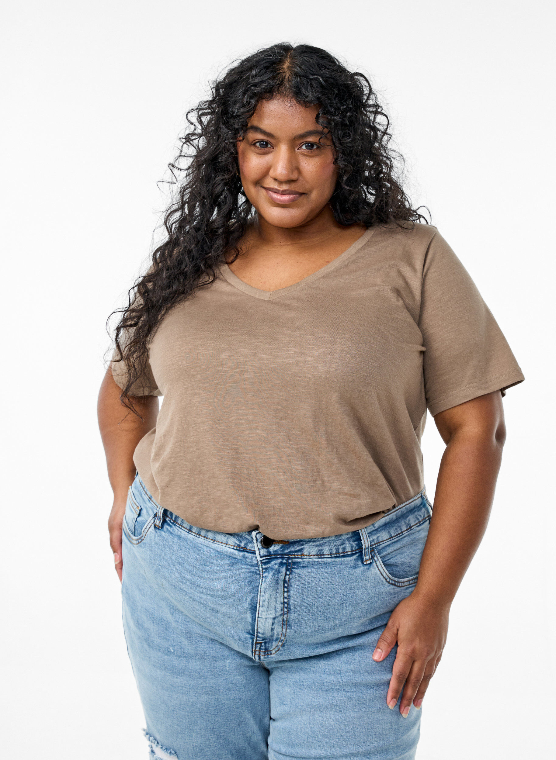 Kort&auml;rmad enkel t-shirt med v-ringning, Brun, Model