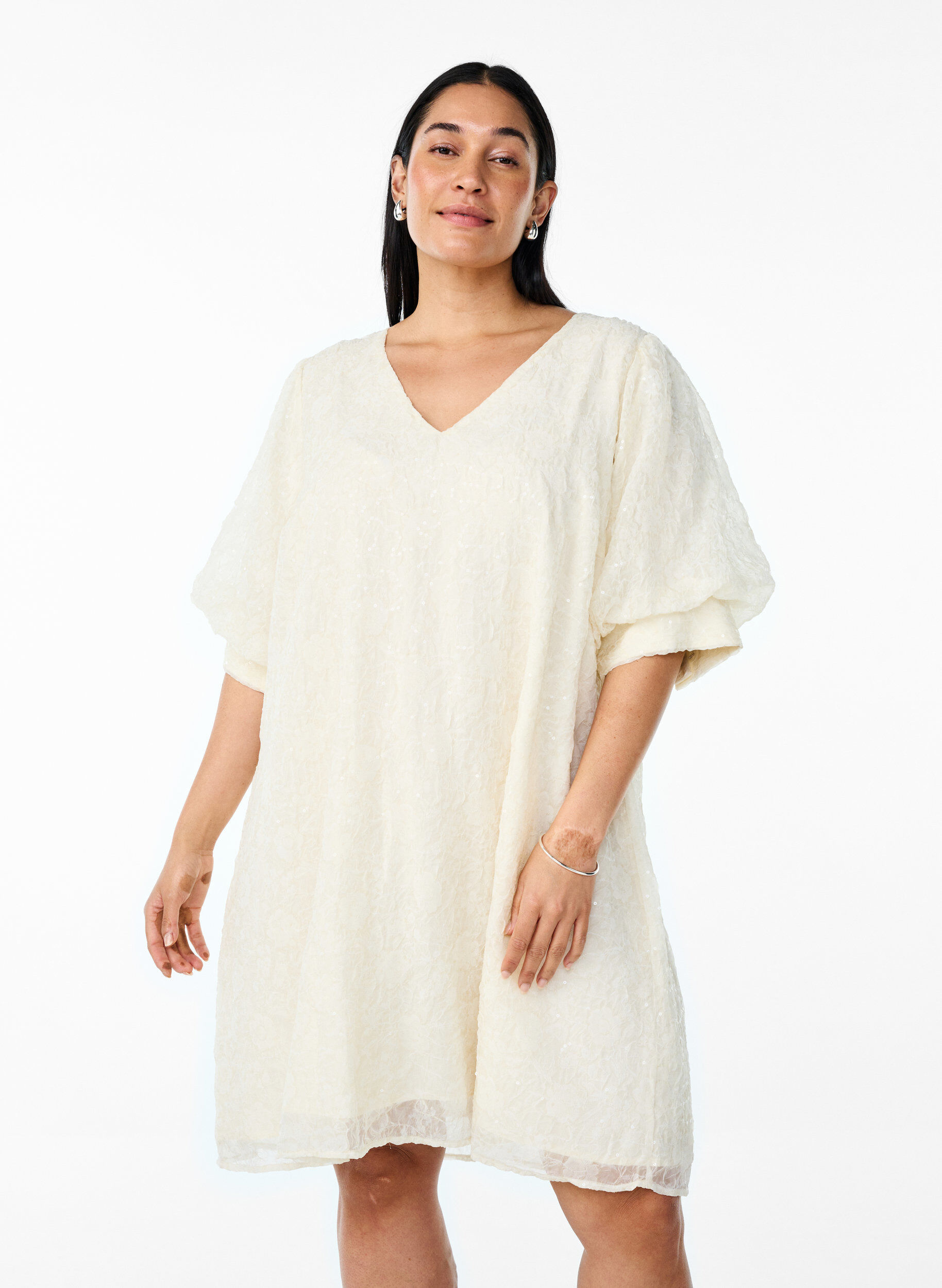 Zizzi Kort festkl&auml;nning med paljetter, Vanilla, Model image number 1