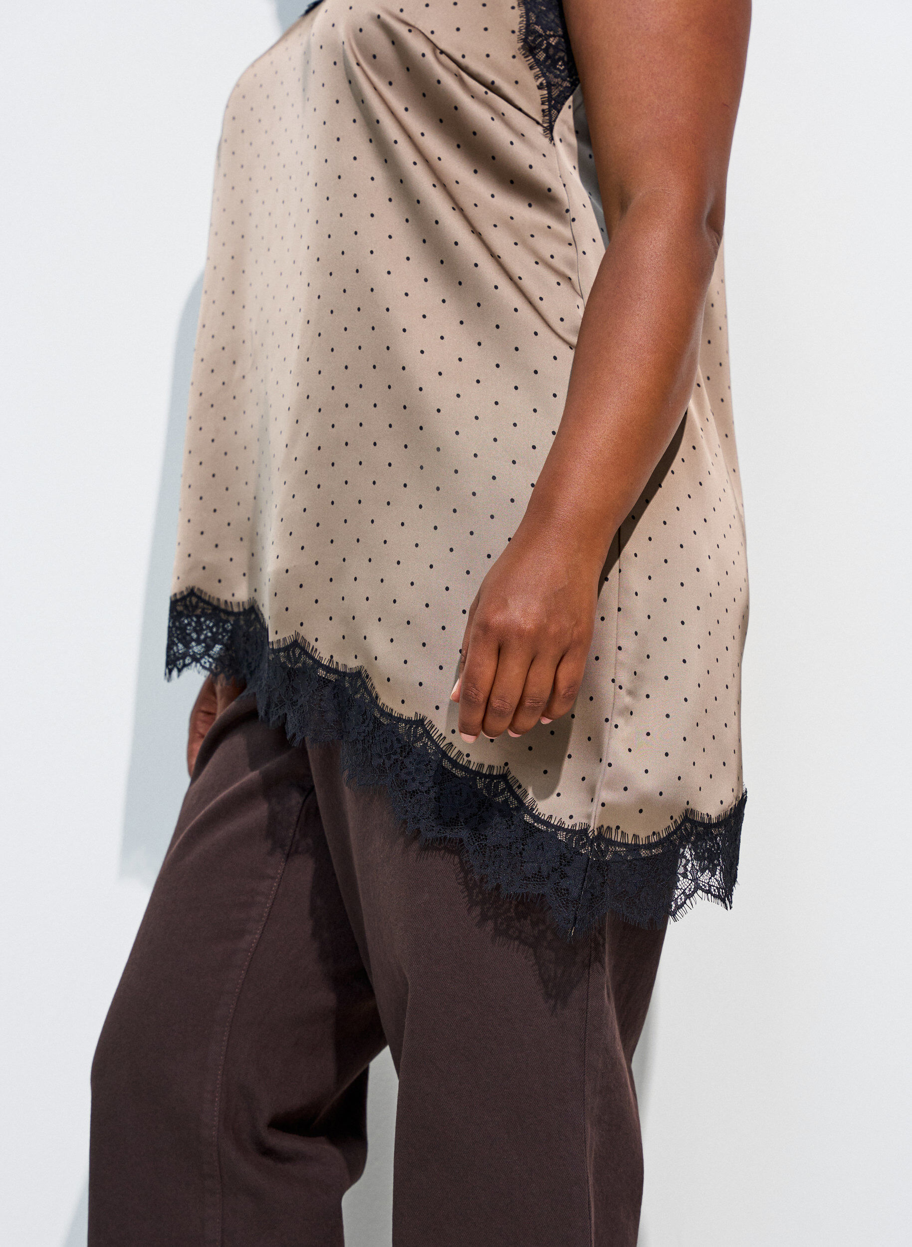 ZizziLinne med spets och asymmetrisk nederkant, Beige, Model image number 3