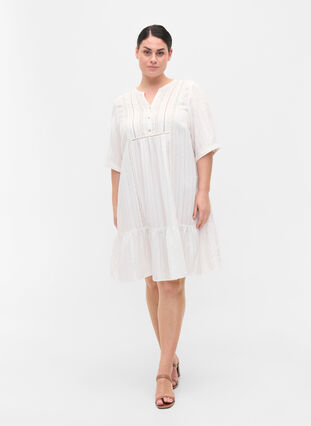 Randig klänning i viskos med spetsdetaljer, Bright White, Model image number 2
